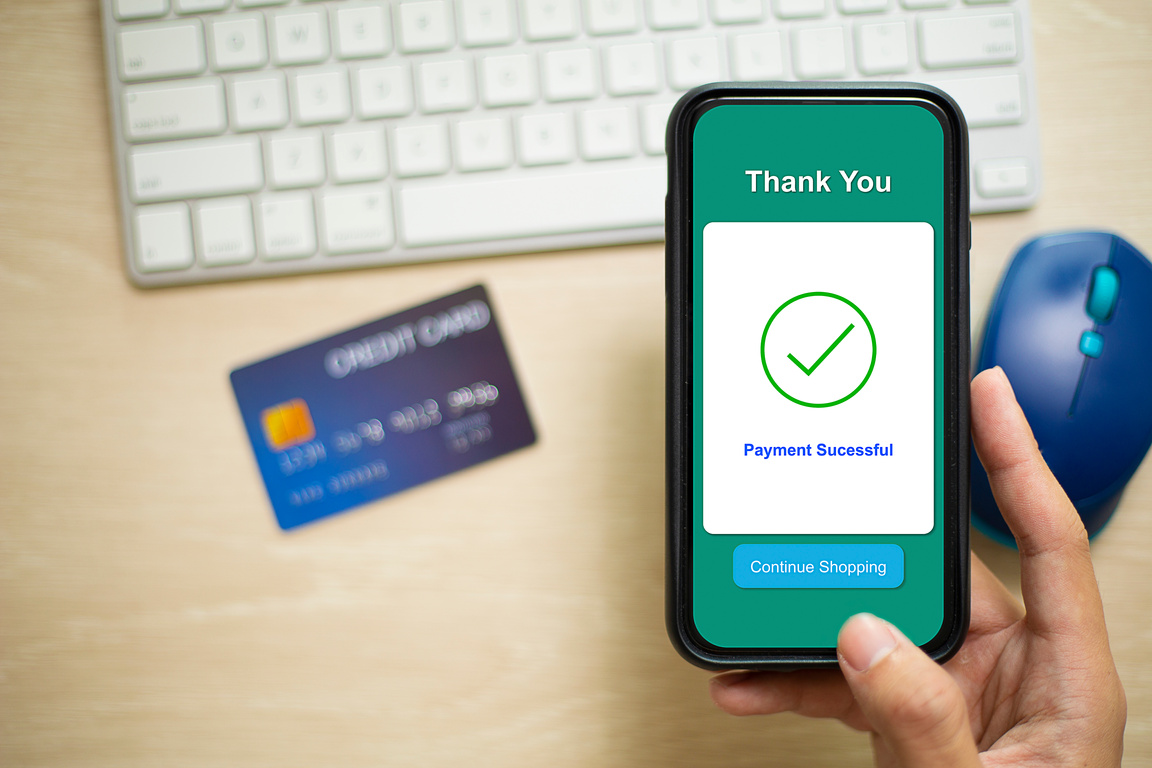 Man payment and Credit Card smartphone digital wallet